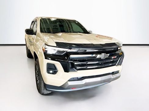 Used 2023 Chevrolet Colorado Z71 w/ Z71 Convenience Package 2 AWD/4WD image 3