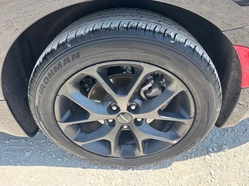 Used 2025 Chrysler Pacifica Limited FWD image 23