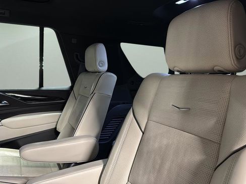 Used 2023 Cadillac Escalade Sport w/ LPO, ONYX Package image 7