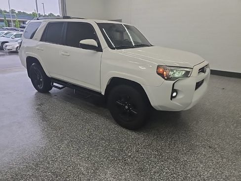 Used 2024 Toyota 4Runner SR5 AWD/4WD image 3