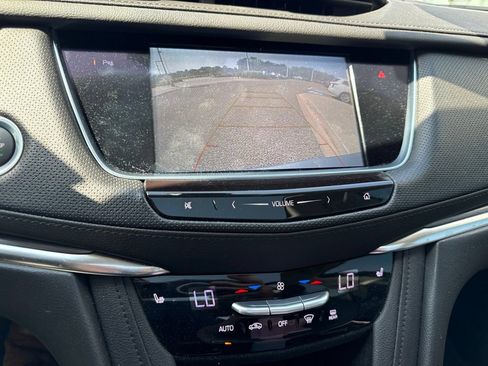 Used 2018 Cadillac XT5 Luxury w/ Driver Awareness Package FWD image 11