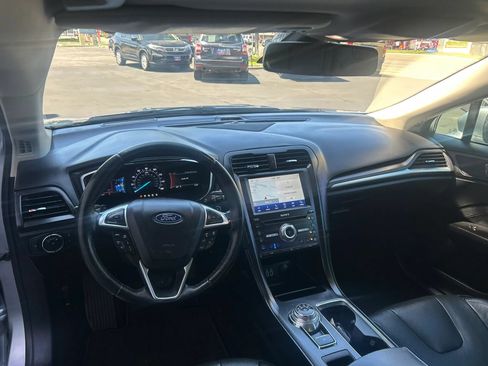 Used 2020 Ford Fusion Titanium AWD/4WD image 4