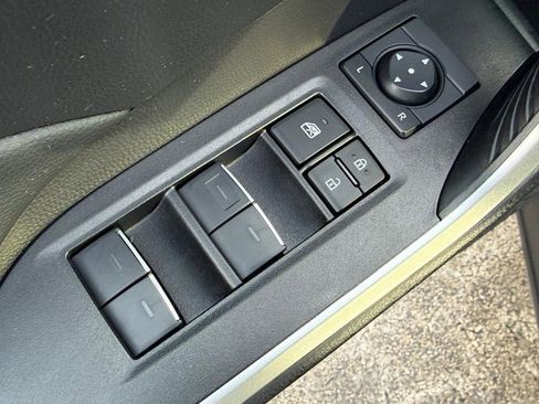 Used 2025 Toyota RAV4 XLE AWD/4WD image 19