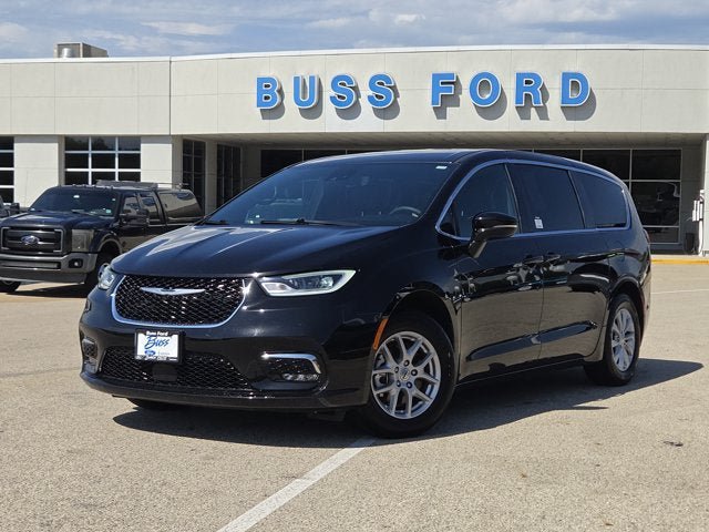 Used 2025 Chrysler Pacifica Select FWD image 1