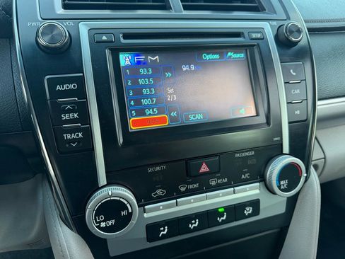 Used 2012 Toyota Camry LE image 32