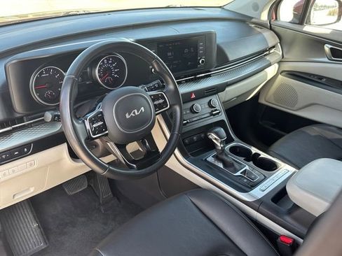 Used 2022 Kia Carnival LX image 9