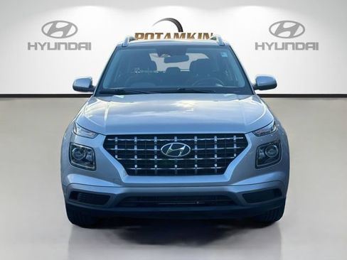 Used 2024 Hyundai Venue SEL FWD image 2