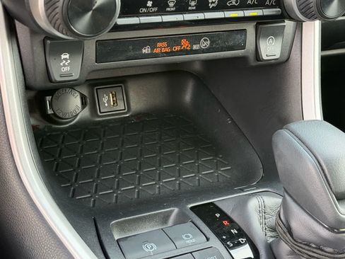 Used 2025 Toyota RAV4 LE AWD/4WD image 15