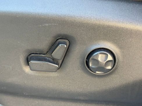 Certified 2022 Chrysler Voyager LX image 22