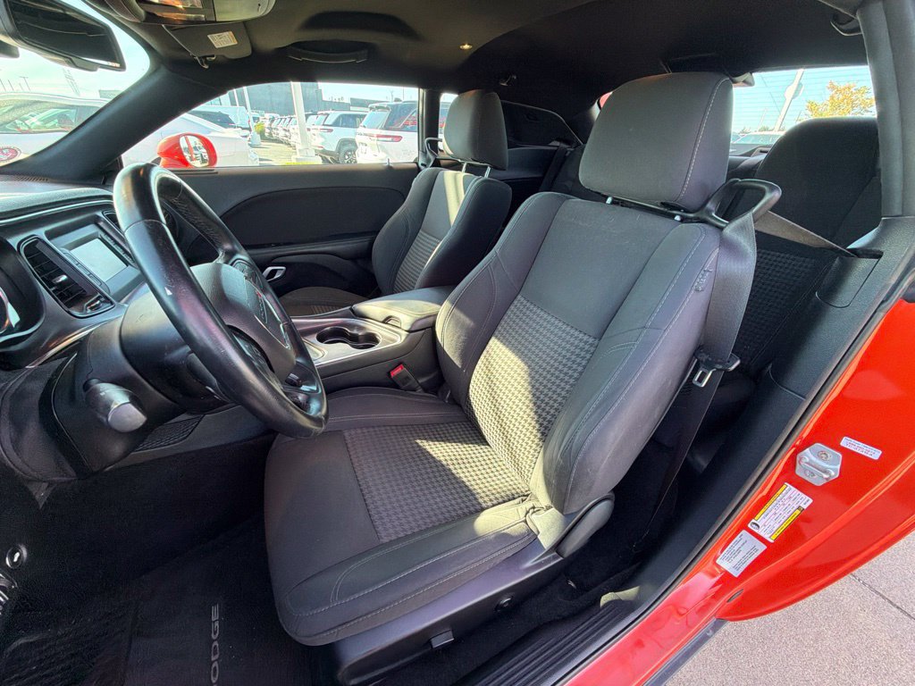 Used 2016 Dodge Challenger SXT RWD image 12