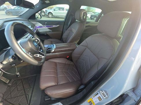 Used 2024 BMW i7 xDrive60 image 3