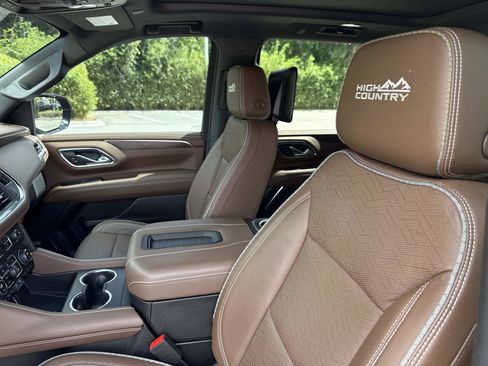 Used 2023 Chevrolet Suburban High Country w/ Advanced Technology Package RWD image 23