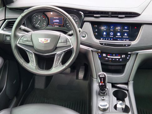 Certified 2022 Cadillac XT5 Premium Luxury w/ Technology Package FWD image 10