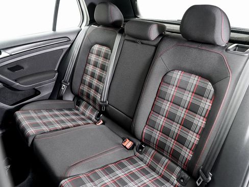 Used 2017 Volkswagen Golf S image 24