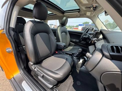 Used 2017 MINI Cooper 2-Door Hardtop FWD image 11