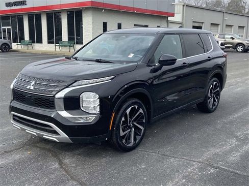 Used 2024 Mitsubishi Outlander SE image 7