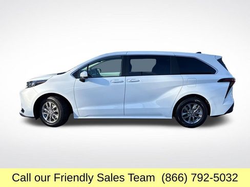 New 2026 Toyota Sienna LE image 2