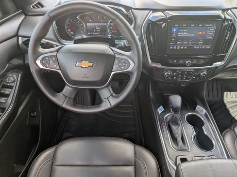 Used 2023 Chevrolet Traverse LT image 14