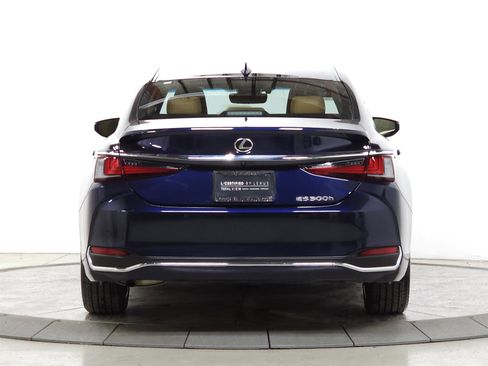 Certified 2025 Lexus ES 300h w/ Luxury Package image 7
