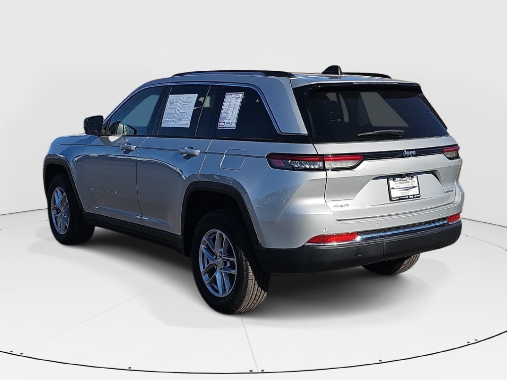 Used 2023 Jeep Grand Cherokee Laredo X AWD/4WD image 5