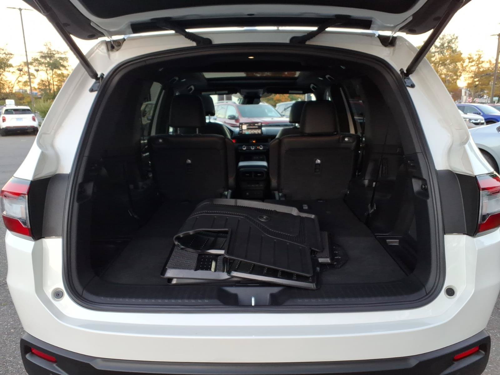 Used 2025 Honda Pilot TrailSport image 14