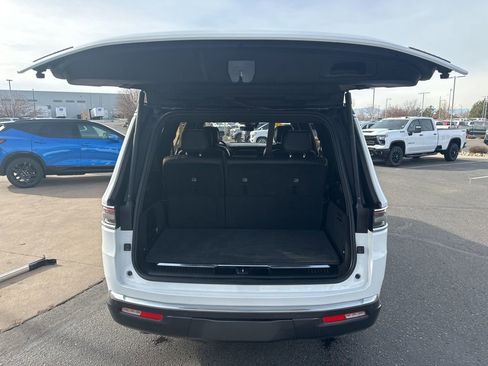 Used 2022 Jeep Grand Wagoneer Series III image 28