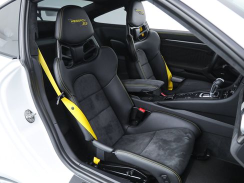 Used 2018 Porsche 911 GT2 RS image 22