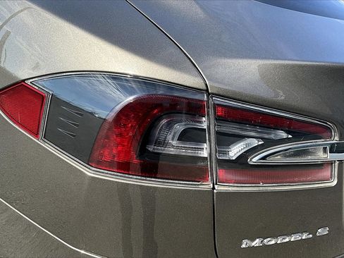 Used 2015 Tesla Model S 70D image 30