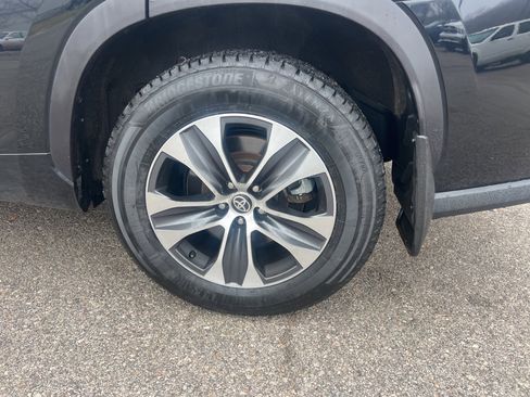 Used 2020 Toyota Highlander XLE image 8