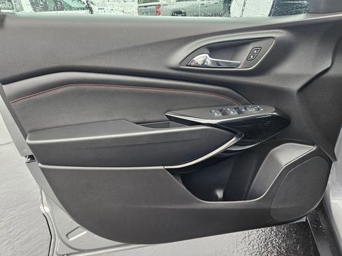 Used 2025 Chevrolet Trax RS w/ Sunroof Package image 10