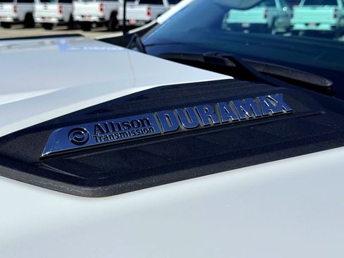 Used 2024 Chevrolet Silverado 2500 LT image 3