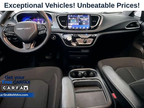 Used 2021 Chrysler Pacifica Touring w/ S Appearance Package FWD image 16