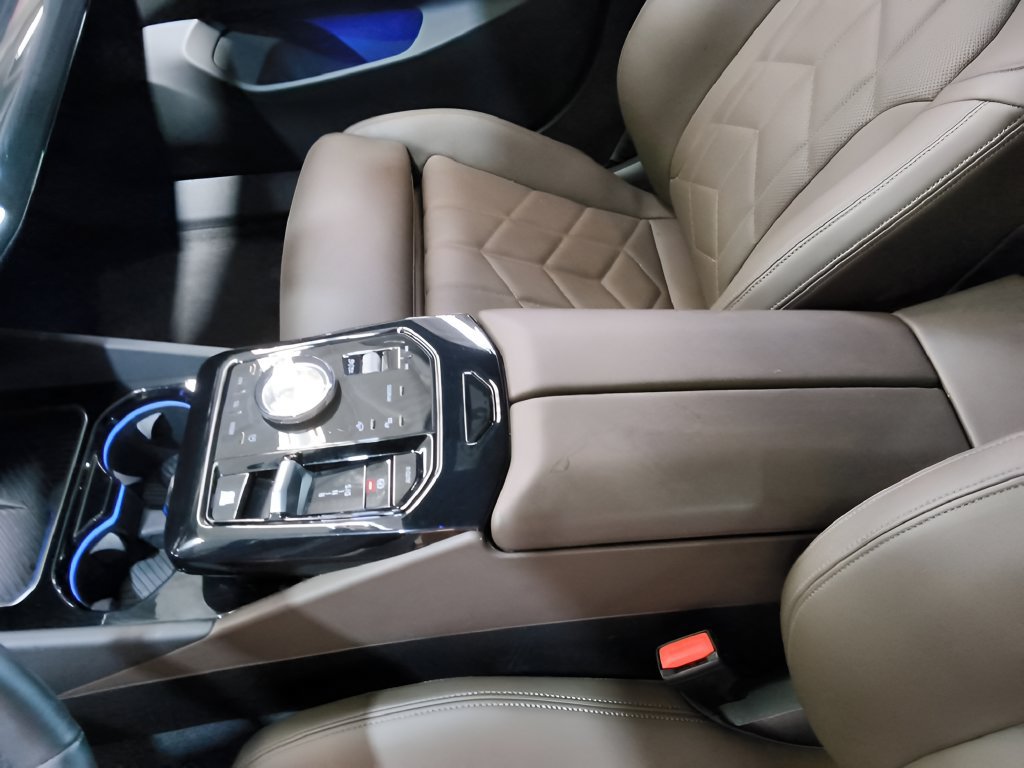 Used 2026 BMW 530i xDrive AWD/4WD image 17