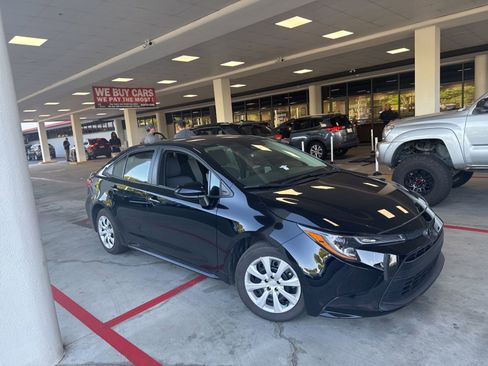 Used 2024 Toyota Corolla LE FWD image 2