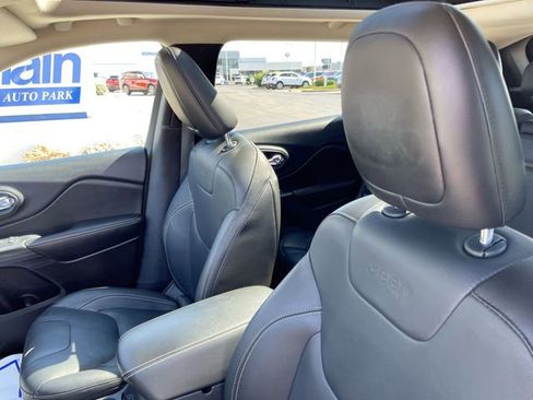 Used 2015 Jeep Cherokee Limited image 11