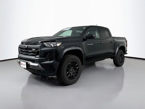 Used 2024 Chevrolet Colorado Trail Boss w/ Technology Package AWD/4WD image 3