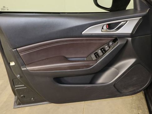 Used 2018 MAZDA MAZDA3 Touring image 20