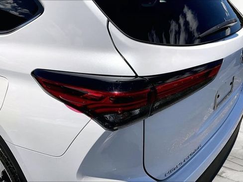 Used 2023 Toyota Highlander XLE FWD image 29
