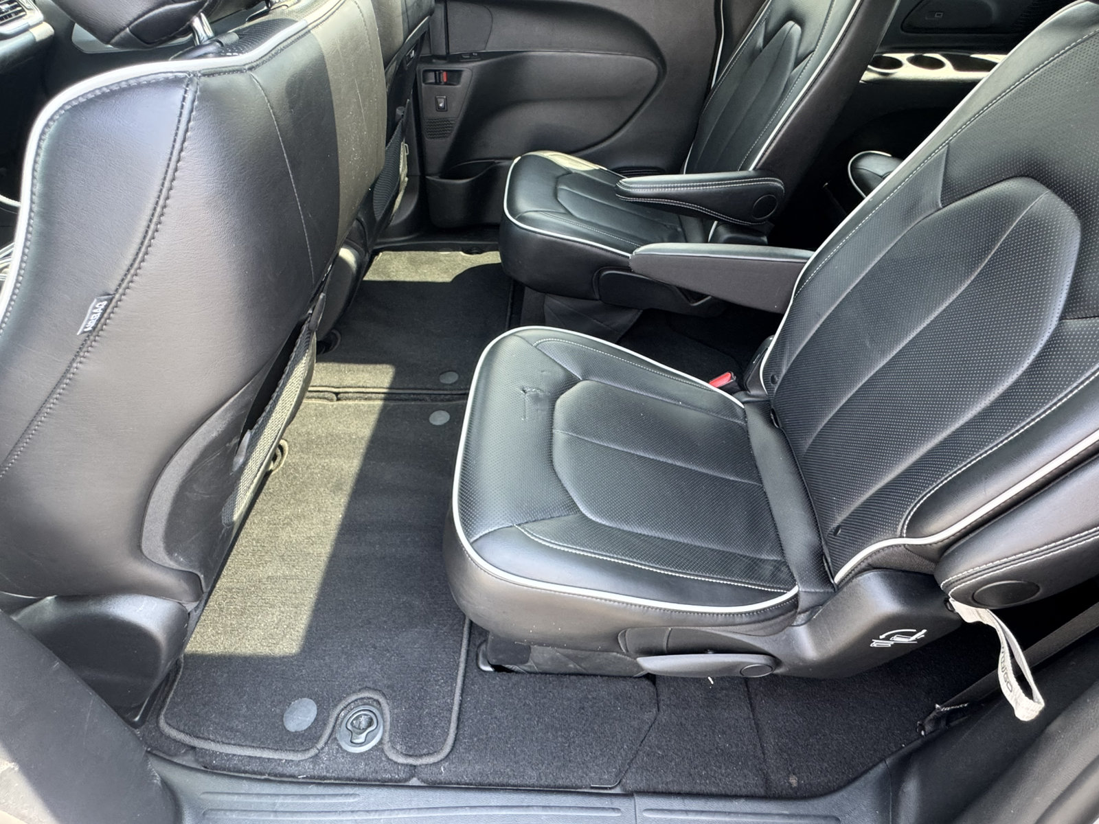 Used 2025 Chrysler Pacifica Limited FWD image 24