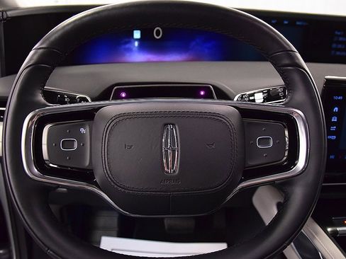 Used 2024 Lincoln Nautilus Reserve image 16