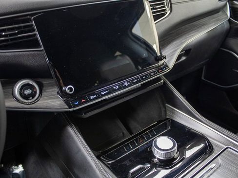 Used 2024 Jeep Wagoneer L Series II w/ Flexible Seating Group image 27