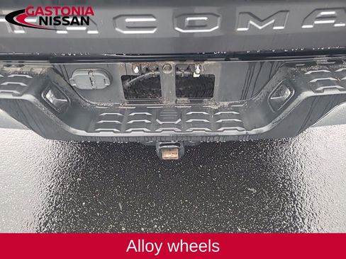 Used 2022 Toyota Tacoma TRD Off-Road image 18