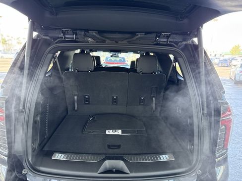 Used 2025 Chevrolet Suburban RST image 21