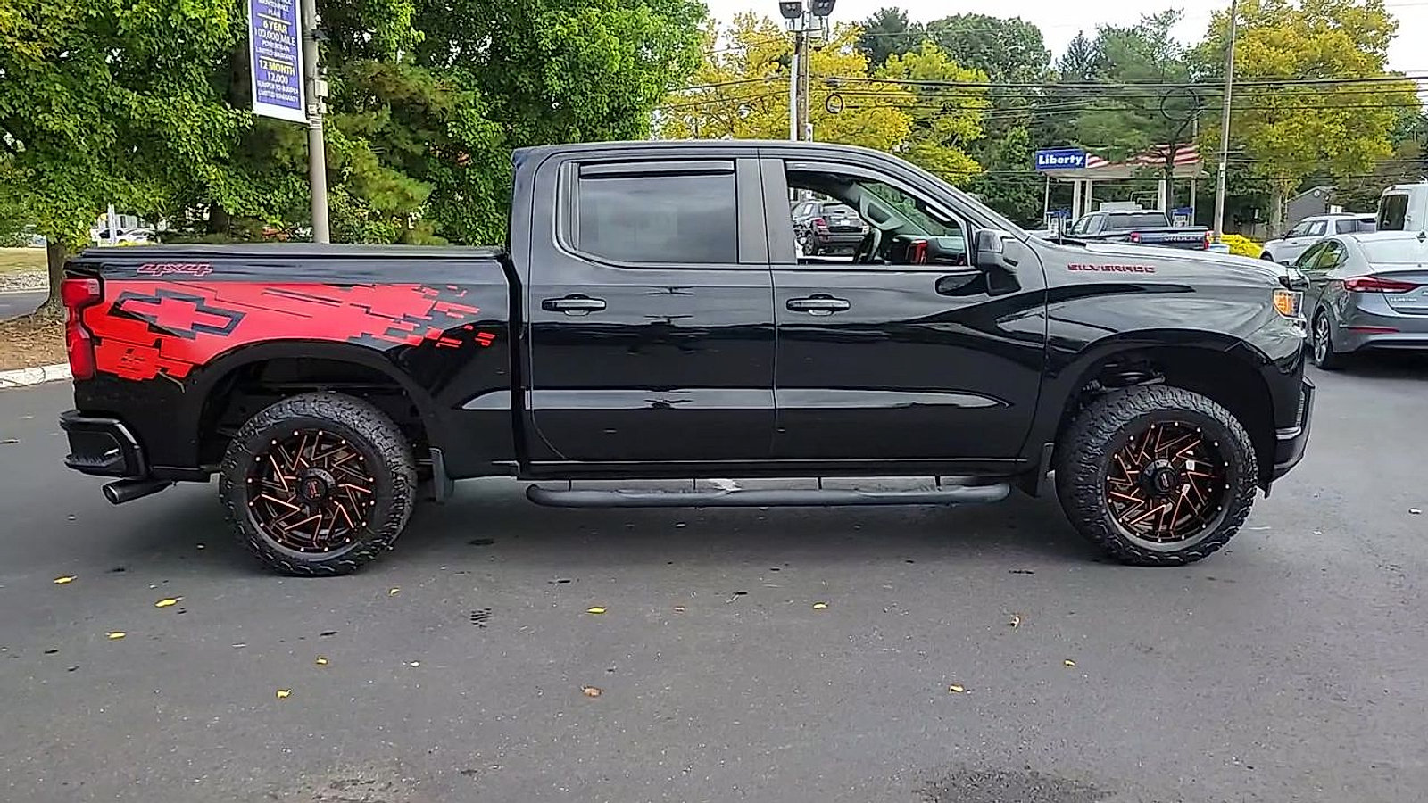 Used 2019 Chevrolet Silverado 1500 Custom w/ Custom Value Package AWD/4WD image 9