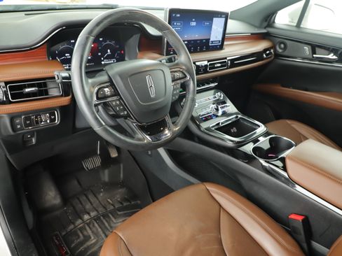 Used 2022 Lincoln Nautilus Reserve FWD image 9