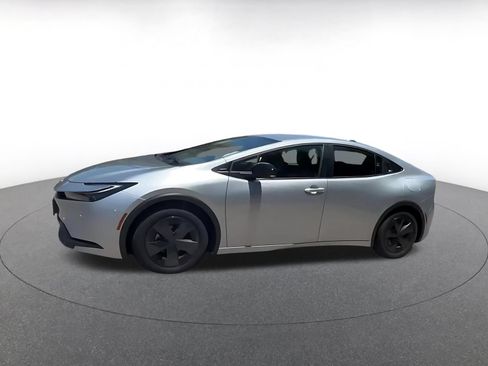 Used 2025 Toyota Prius LE FWD image 8