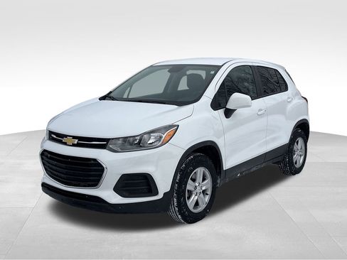 Certified 2022 Chevrolet Trax LS w/ Tint and Cruise Package image 6