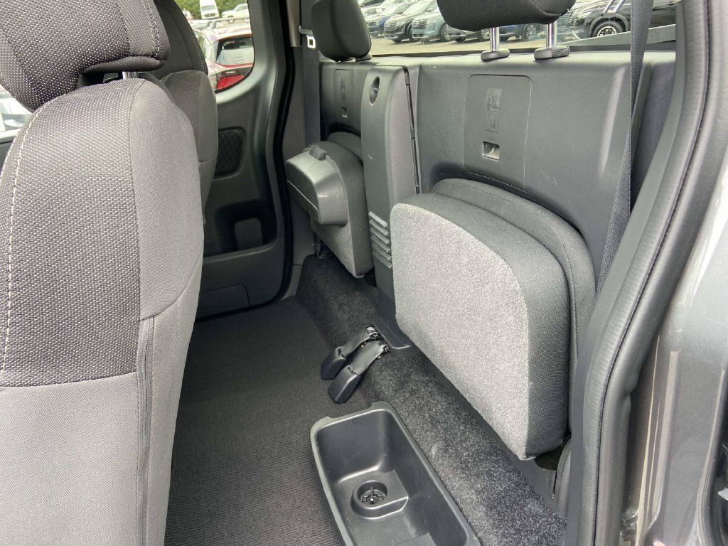 Used 2024 Nissan Frontier SV w/ Technology Package AWD/4WD image 9