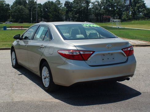 Used 2017 Toyota Camry LE FWD image 11