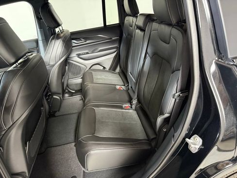 New 2025 Jeep Grand Cherokee Altitude AWD/4WD image 14
